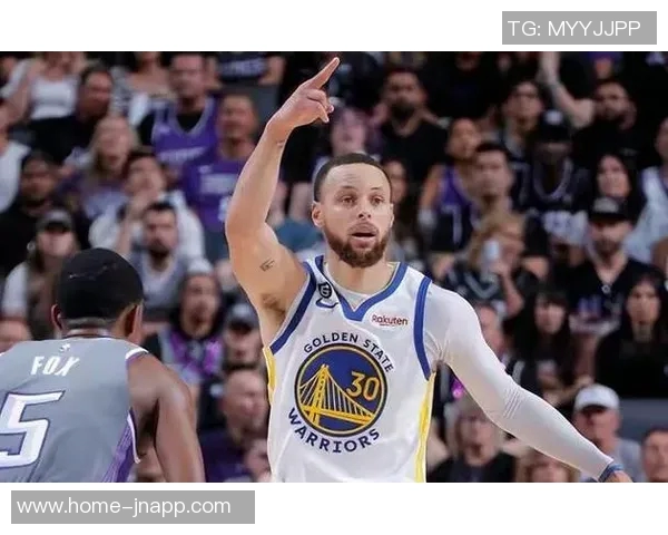 库里21分钟内狂砍31分31科尔笑容满面与其相视而笑