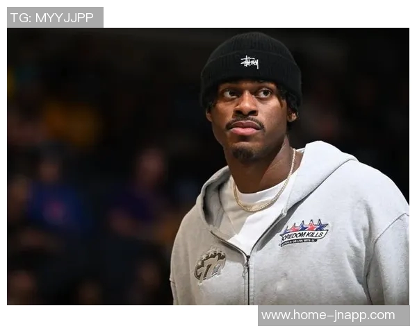 拉拉维亚称赞范德比尔特防守表现为球队奠定坚实基础