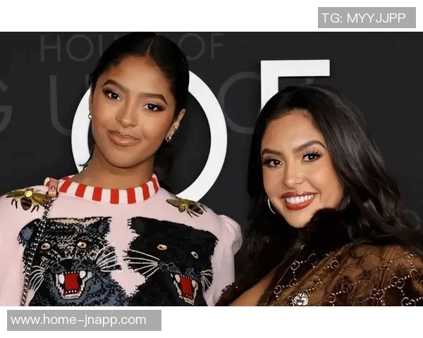 科嫂携大女儿娜塔莉亚共庆约内斯库生日三位美女同台展风采